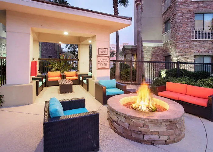 Holiday Inn Express & Suites Phoenix Glendale Dist By Ihg